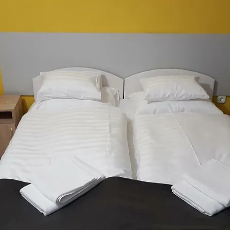 Aviator Apartman 아파트 *