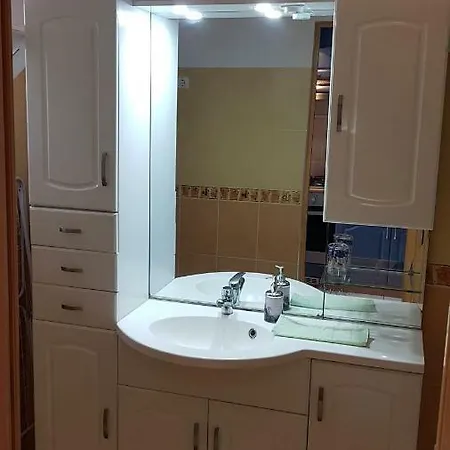 Aviator Apartman 에게르