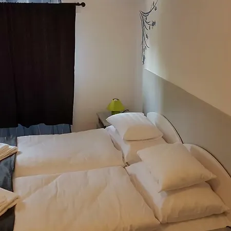 Aviator Apartman 아파트 *