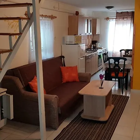 아파트 Aviator Apartman *
